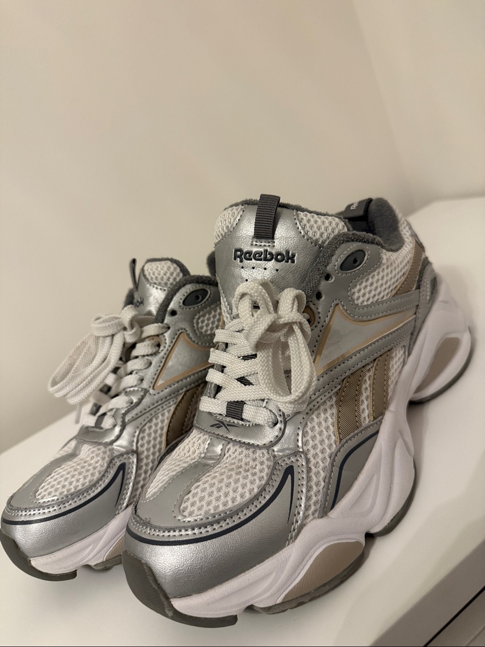 Reeboks womens 9